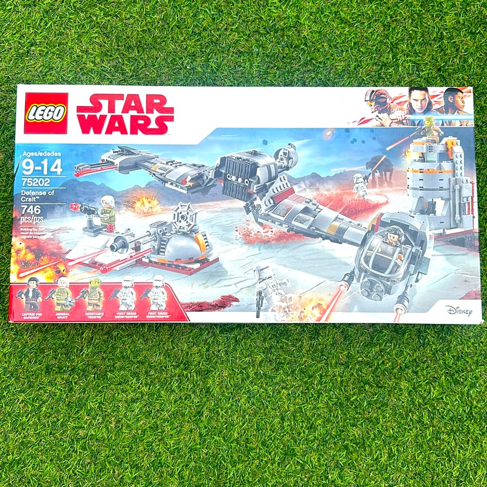 LEGO Star Wars: The Last Jedi Defense of Crait 75202 Building Kit (746 Piece)